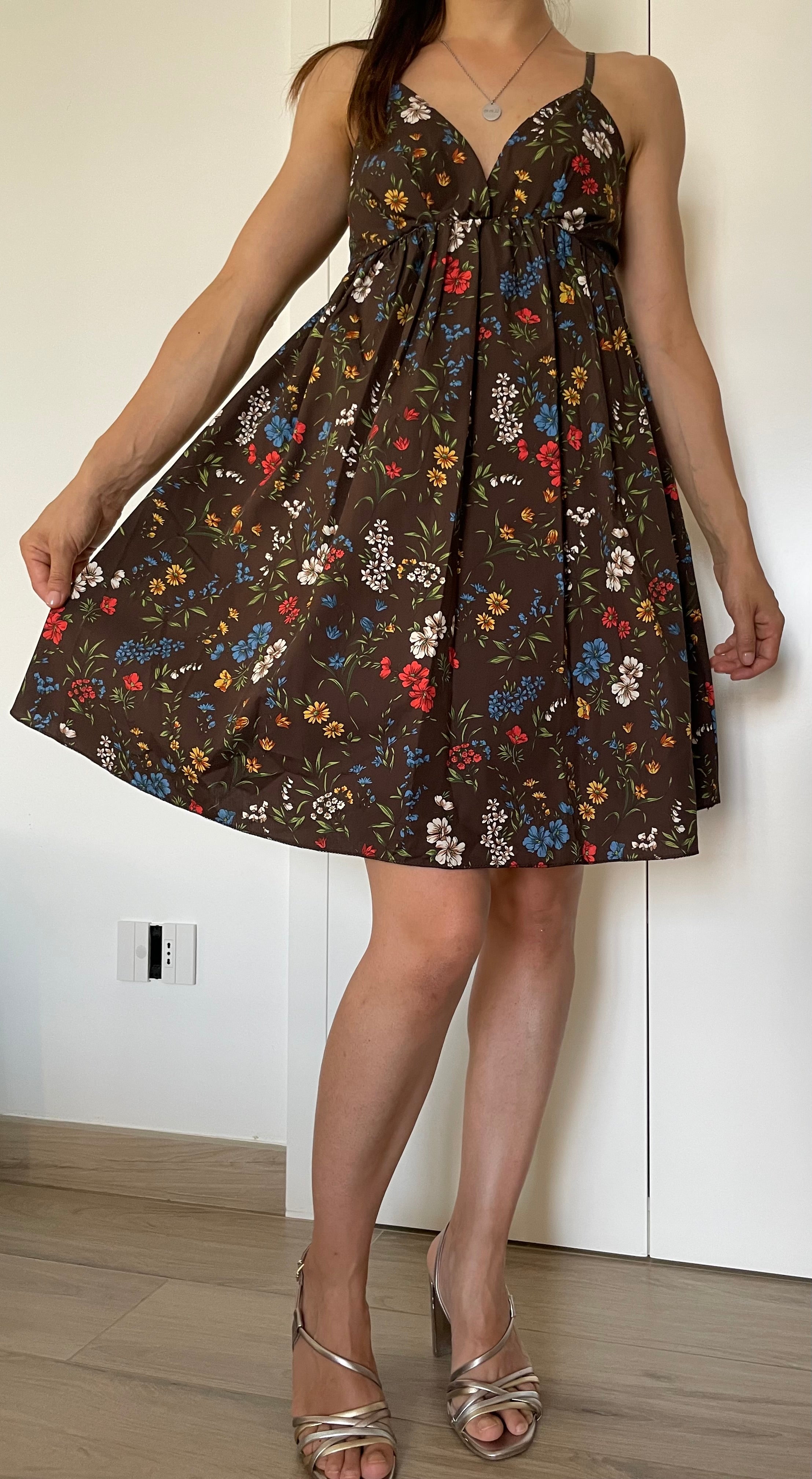 Vestito Floreale Marrone – Scollo V con Fiocco