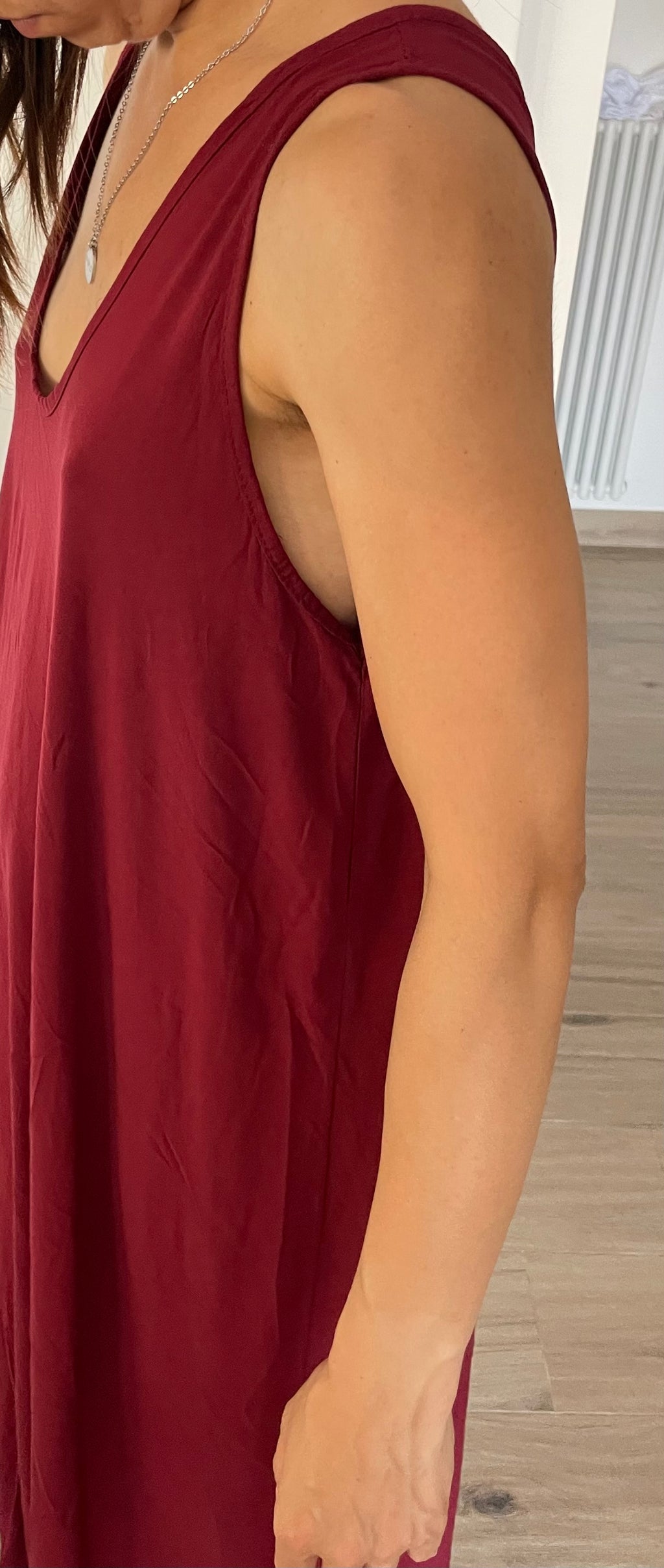Vestito bordeaux leggero e fluido