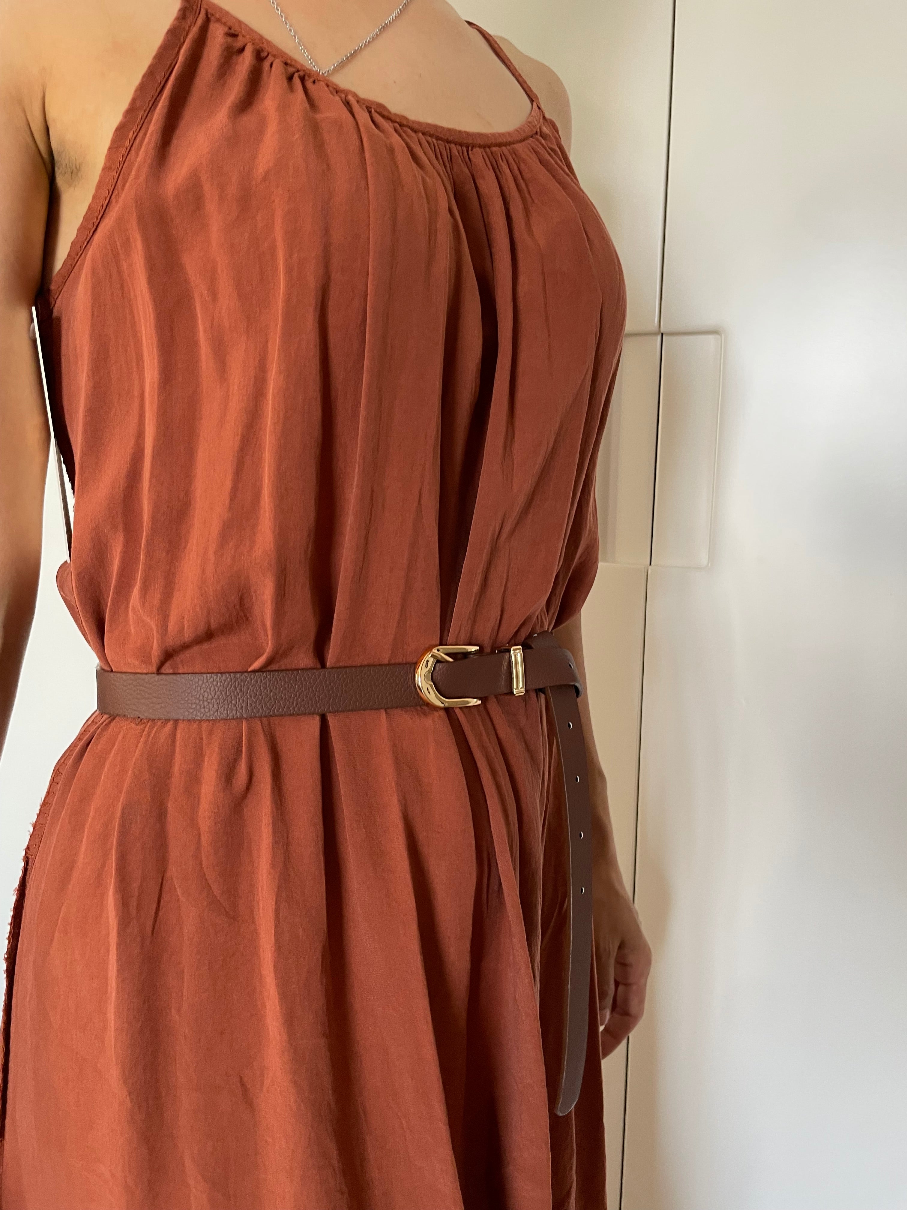 Abito Lungo Terracotta con Cintura – Halter Neck