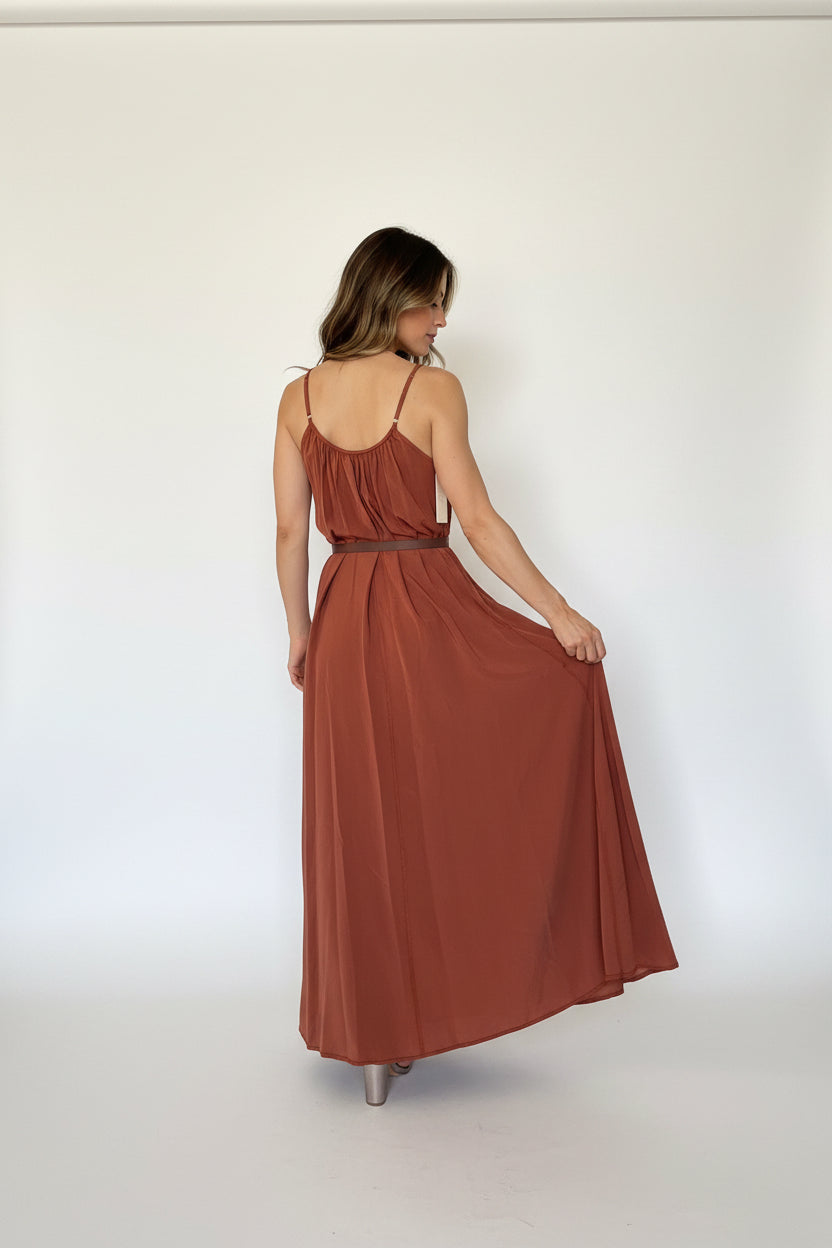 Abito Lungo Terracotta con Cintura – Halter Neck