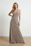 Maxi Dress Taupe Schiena Aperta con Dettaglio Gioiello